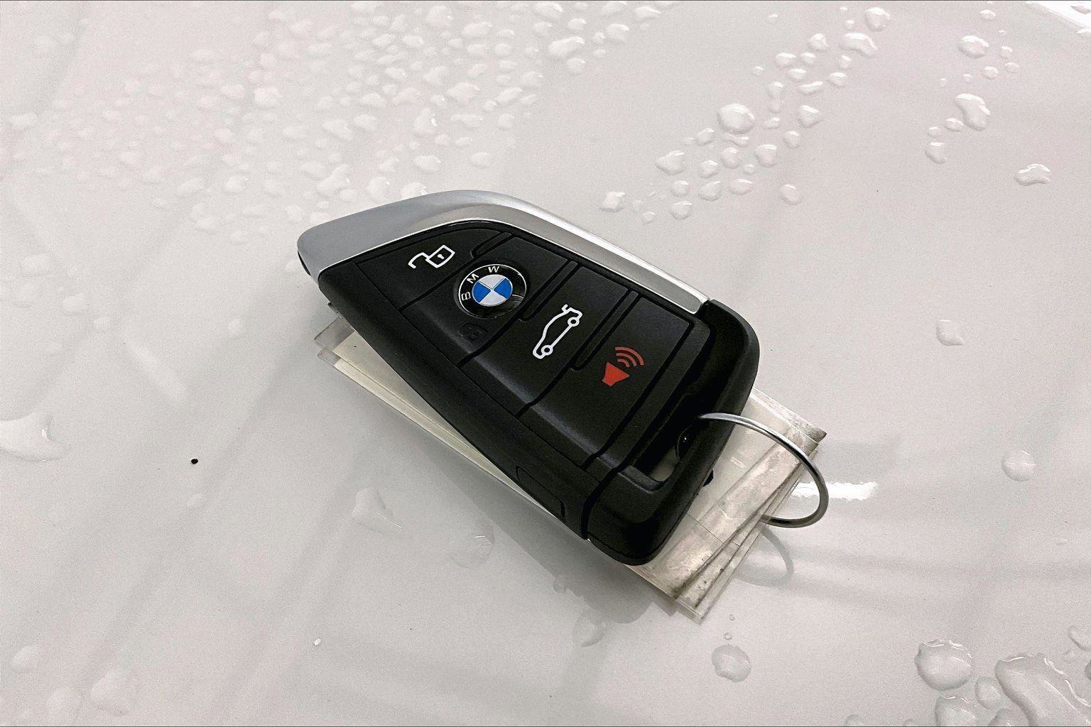 Used 2022 BMW 330i xDrive 330i xDrive w/ Driving Assistance Package image 9