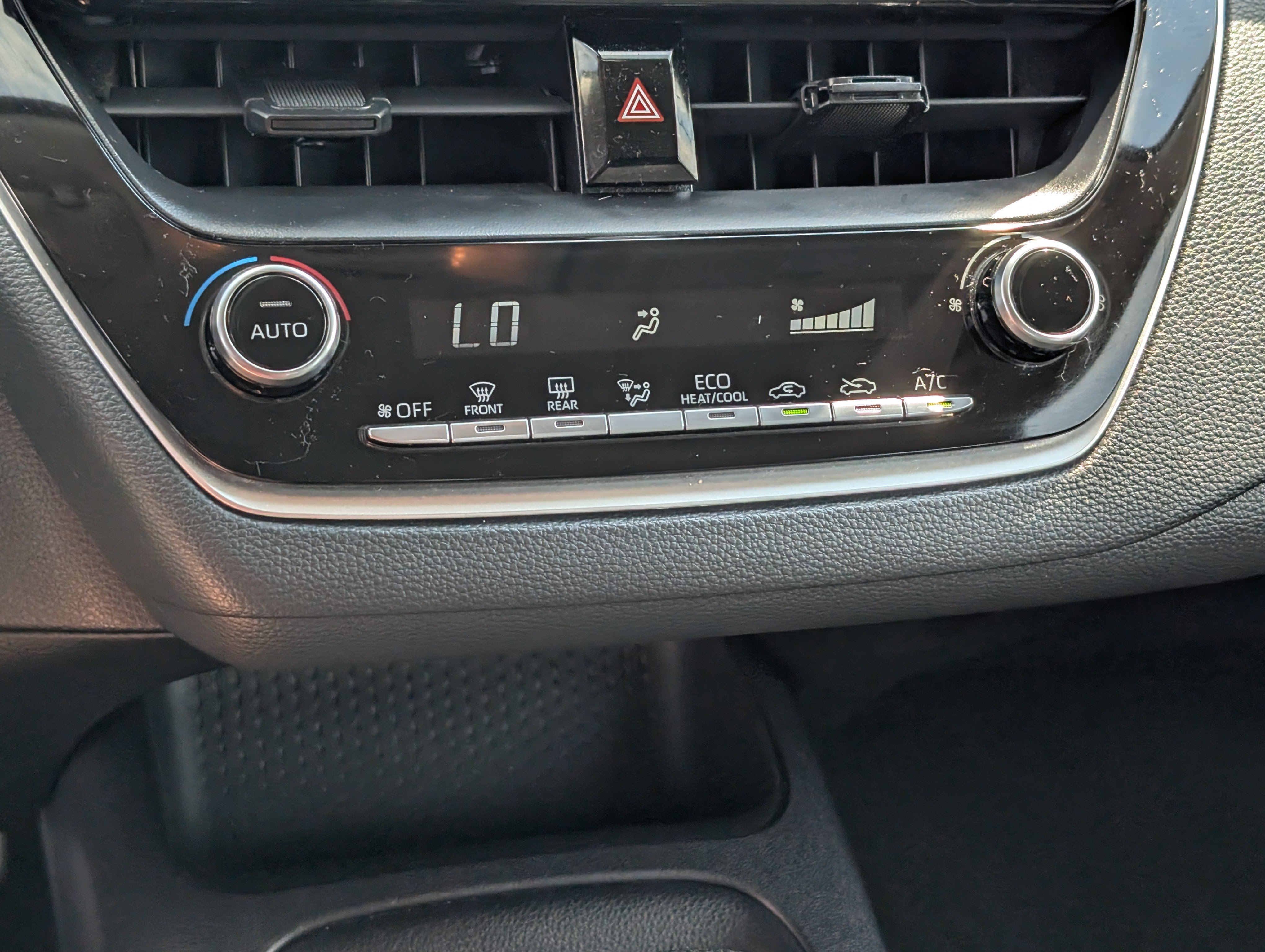 Used 2022 Toyota Corolla LE FWD image 25