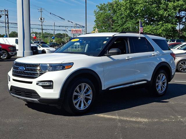 Certified 2023 Ford Explorer XLT w/ Equipment Group 202A AWD/4WD image 3