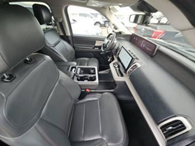 Certified 2025 Ford Expedition Active AWD/4WD image 6