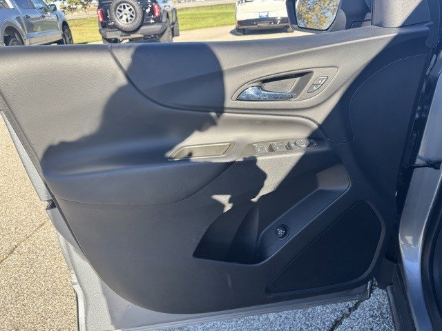 Used 2023 Chevrolet Equinox LT w/ Driver Convenience Package image 10