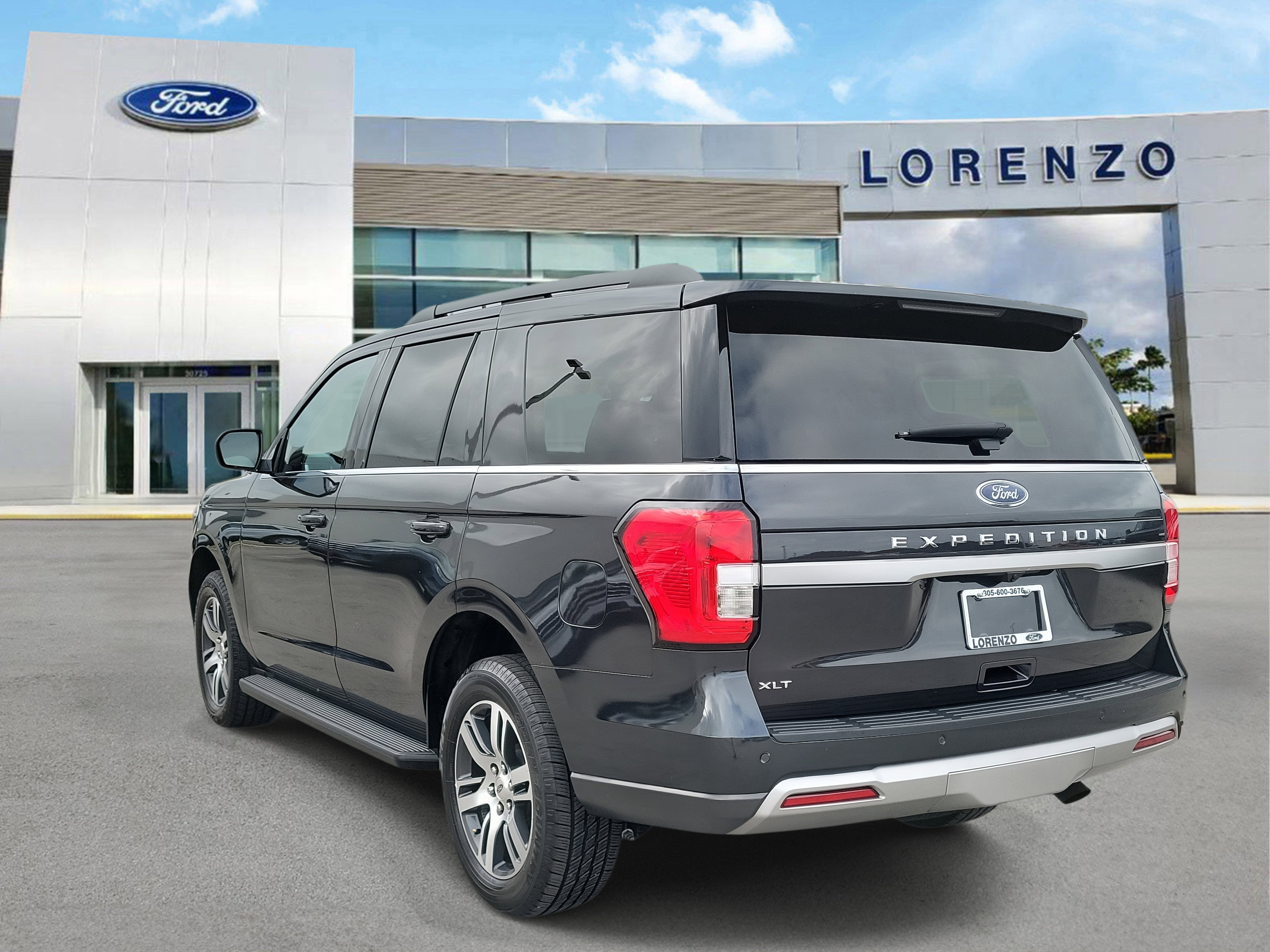 Certified 2024 Ford Expedition XLT image 7