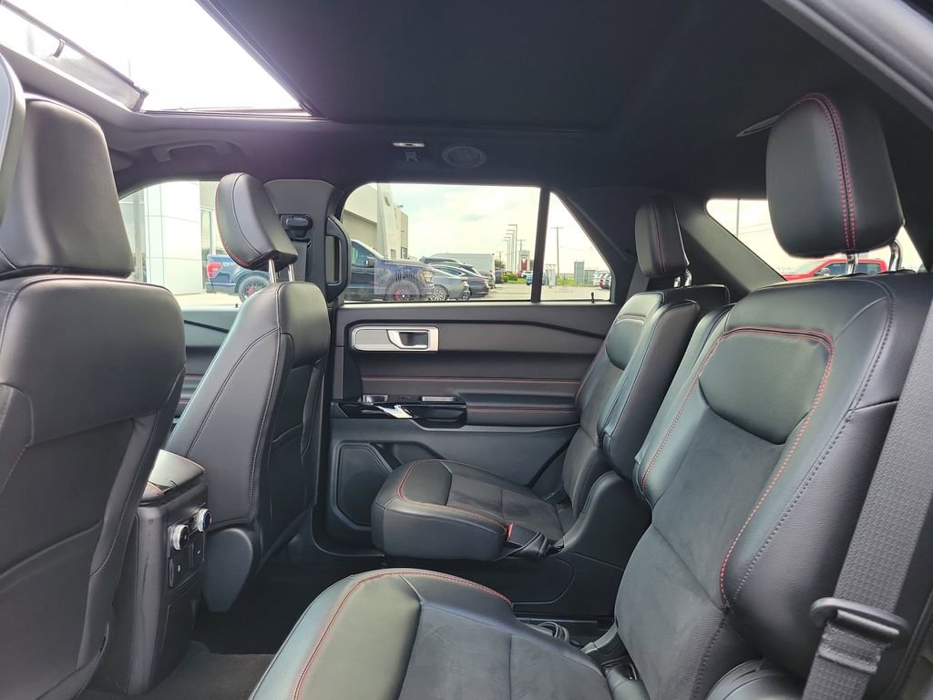 Certified 2024 Ford Explorer ST-Line w/ Class IV Trailer Tow Package AWD/4WD image 14