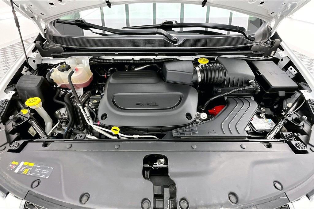 Used 2023 Chrysler Pacifica Touring-L image 12