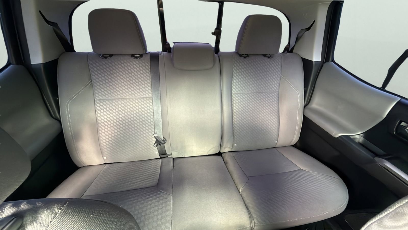 Used 2020 Toyota Tacoma SR5 w/ SR5 Appearance Package (SM) RWD image 22