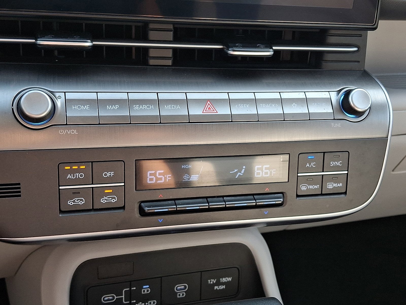 Used 2024 Hyundai Kona SEL AWD/4WD image 14
