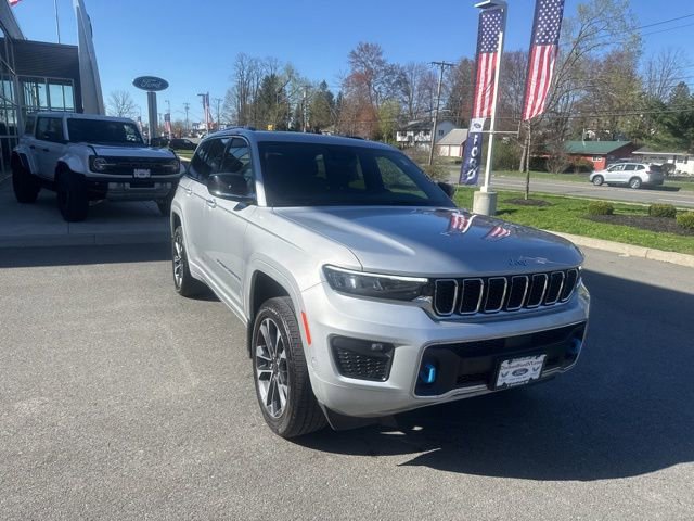Used 2023 Jeep Grand Cherokee Overland AWD/4WD image 4