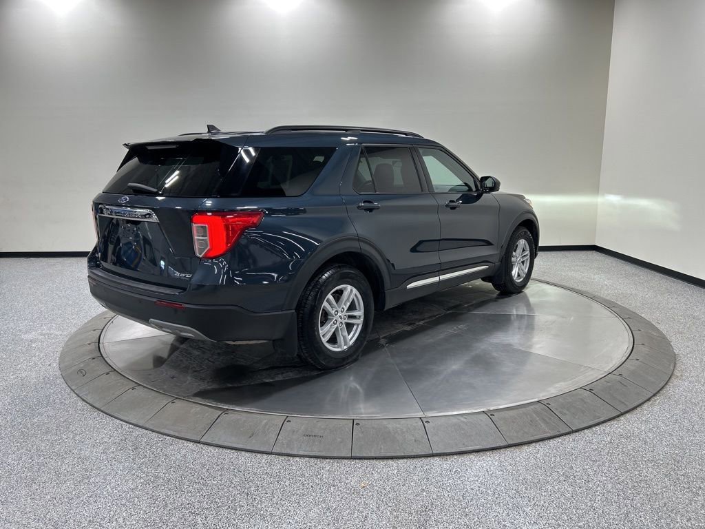 Certified 2022 Ford Explorer XLT w/ Equipment Group 202A image 5