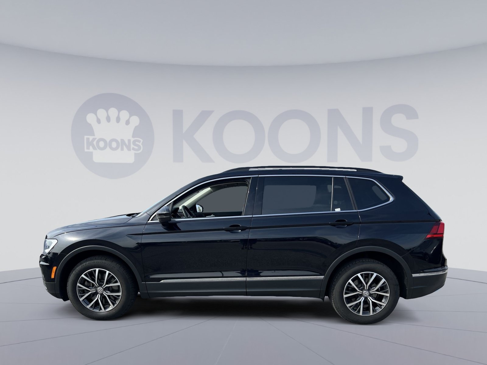 Used 2020 Volkswagen Tiguan SE AWD/4WD image 2