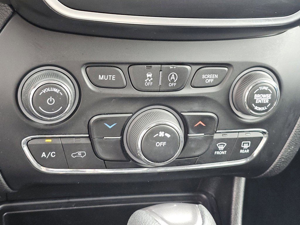 Used 2021 Jeep Cherokee Latitude image 19