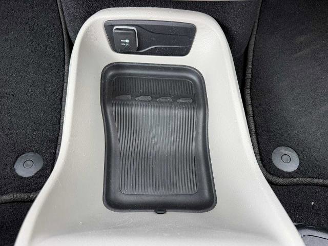 Used 2023 Chrysler Voyager LX image 18