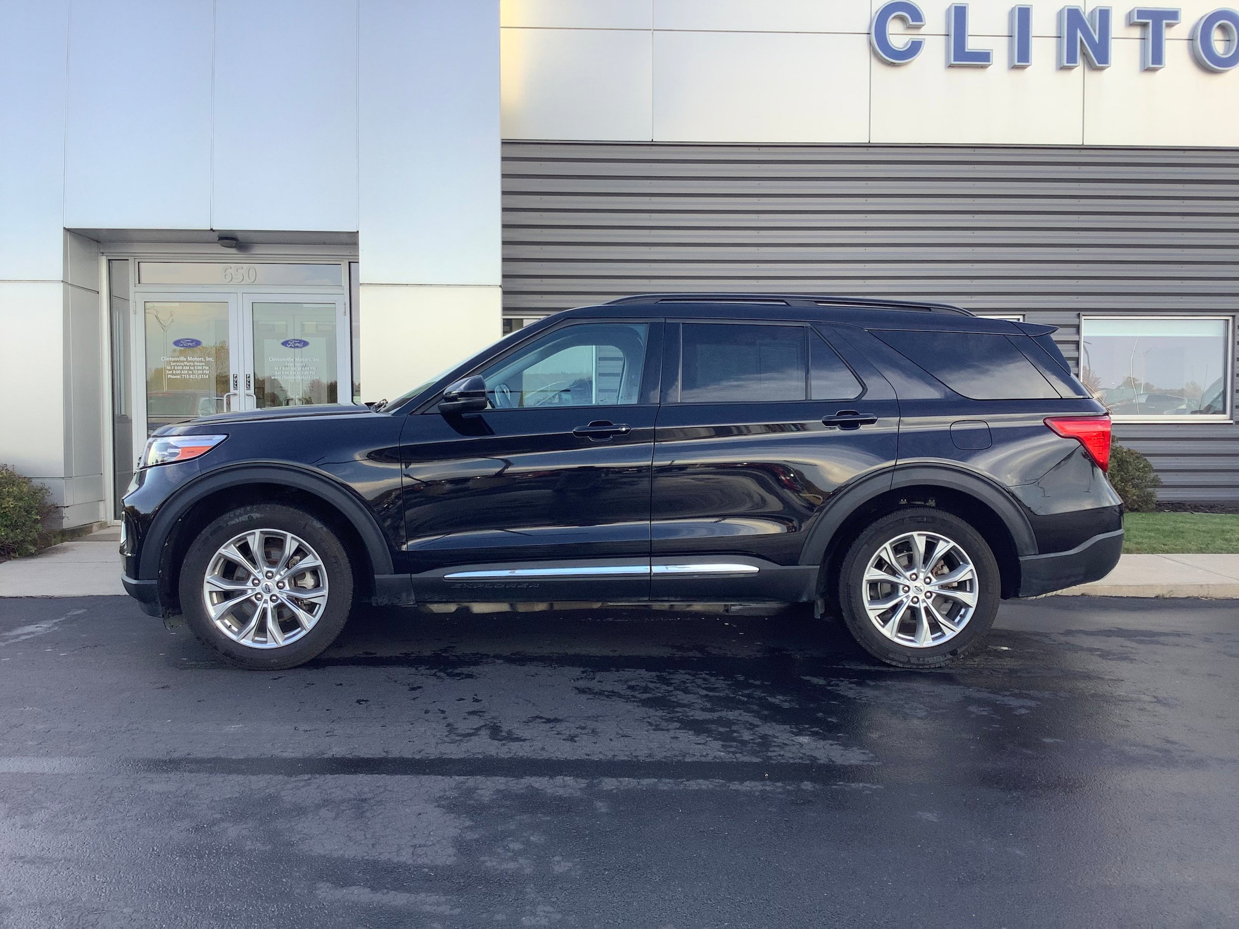 Certified 2024 Ford Explorer XLT w/ Equipment Group 202A AWD/4WD image 2