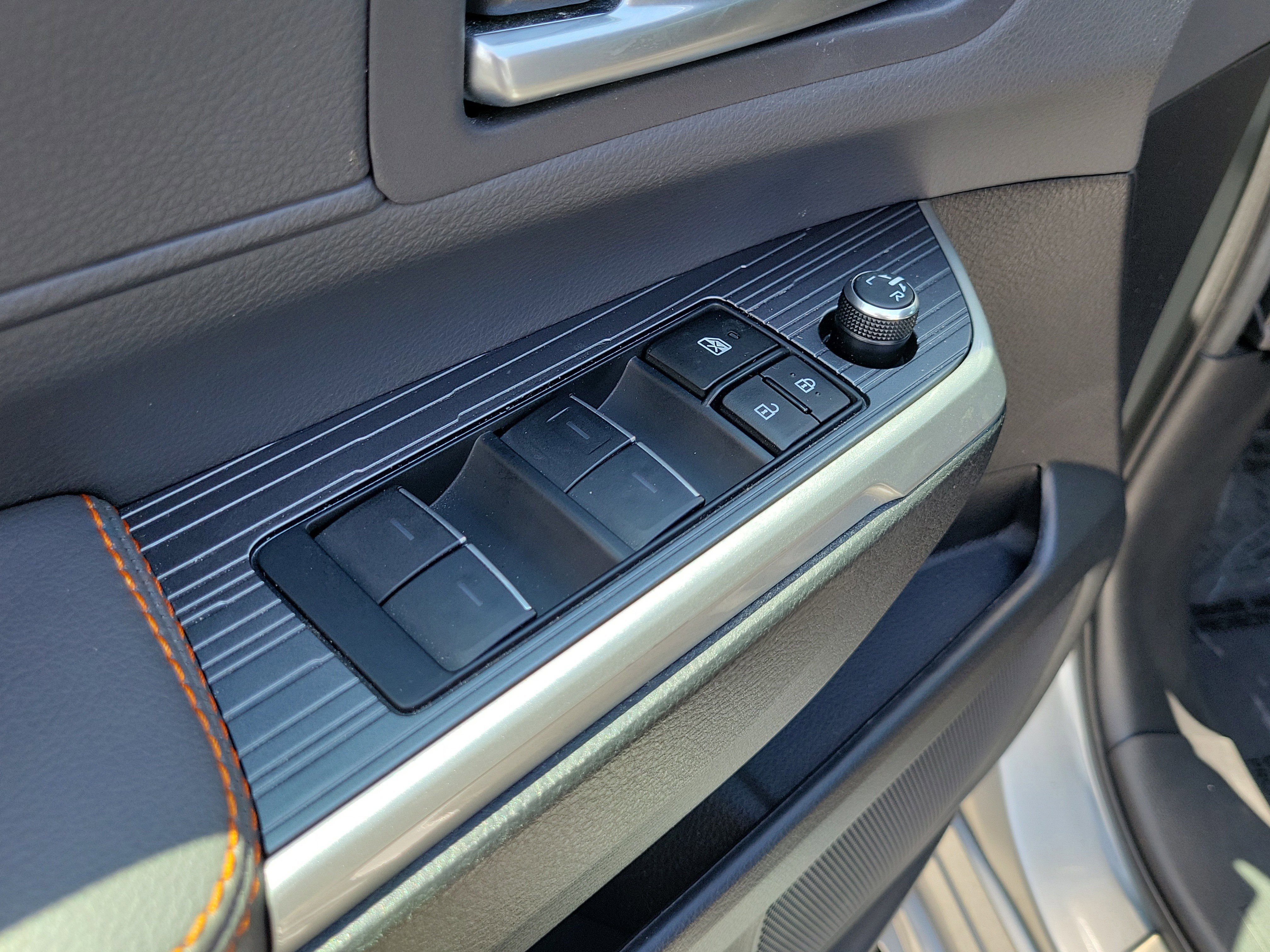 Used 2024 Toyota Sienna XSE w/ XSE Plus Package AWD/4WD image 19