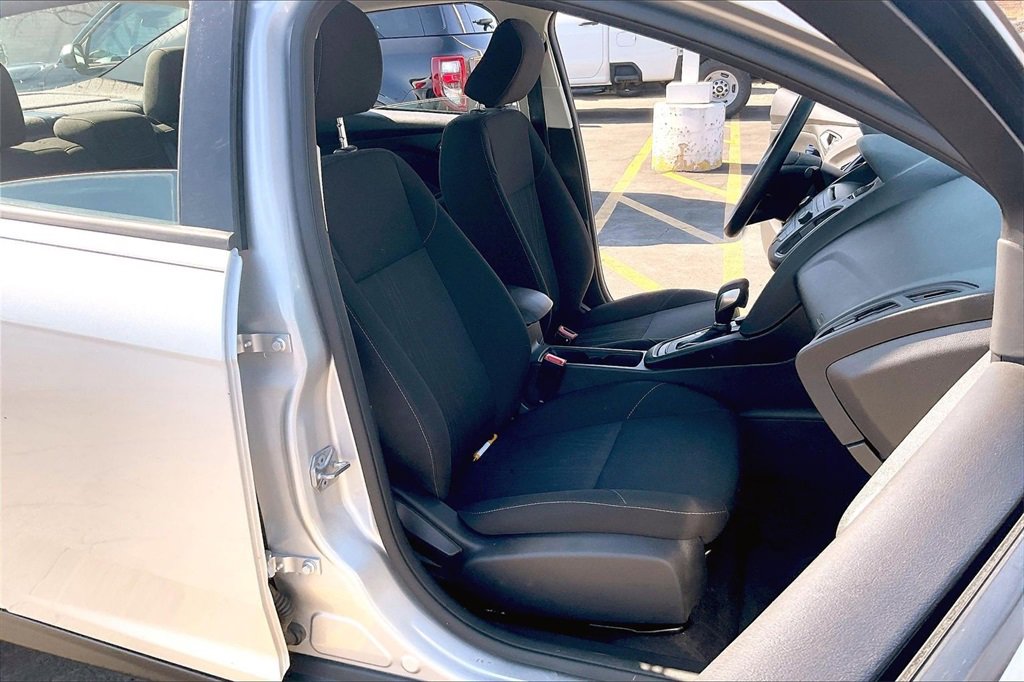 Certified 2017 Ford Focus SE image 6