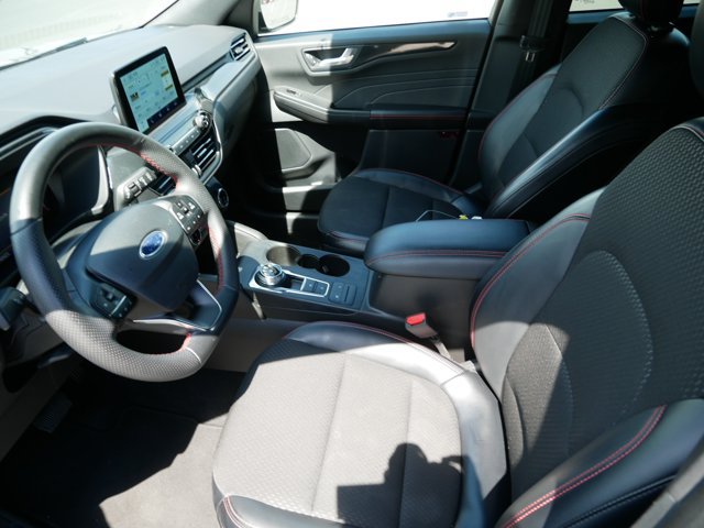 Certified 2025 Ford Escape ST-Line AWD/4WD image 11