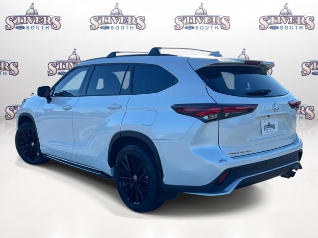 Used 2024 Toyota Highlander XSE FWD image 5