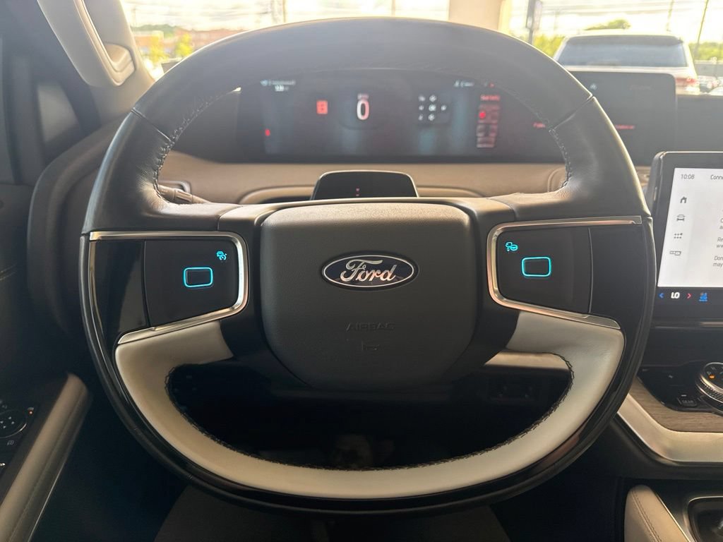 Certified 2025 Ford Expedition Platinum w/ Driver's Package AWD/4WD image 17