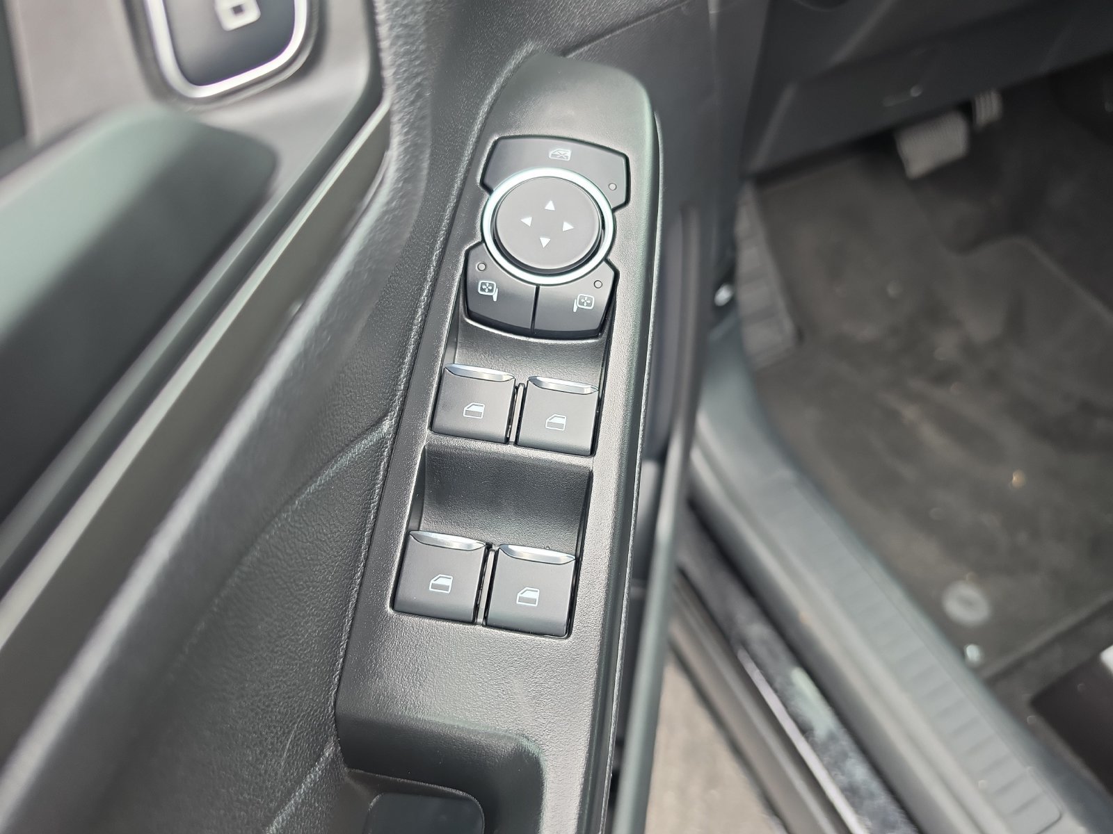 Certified 2025 Ford Escape Active FWD image 15