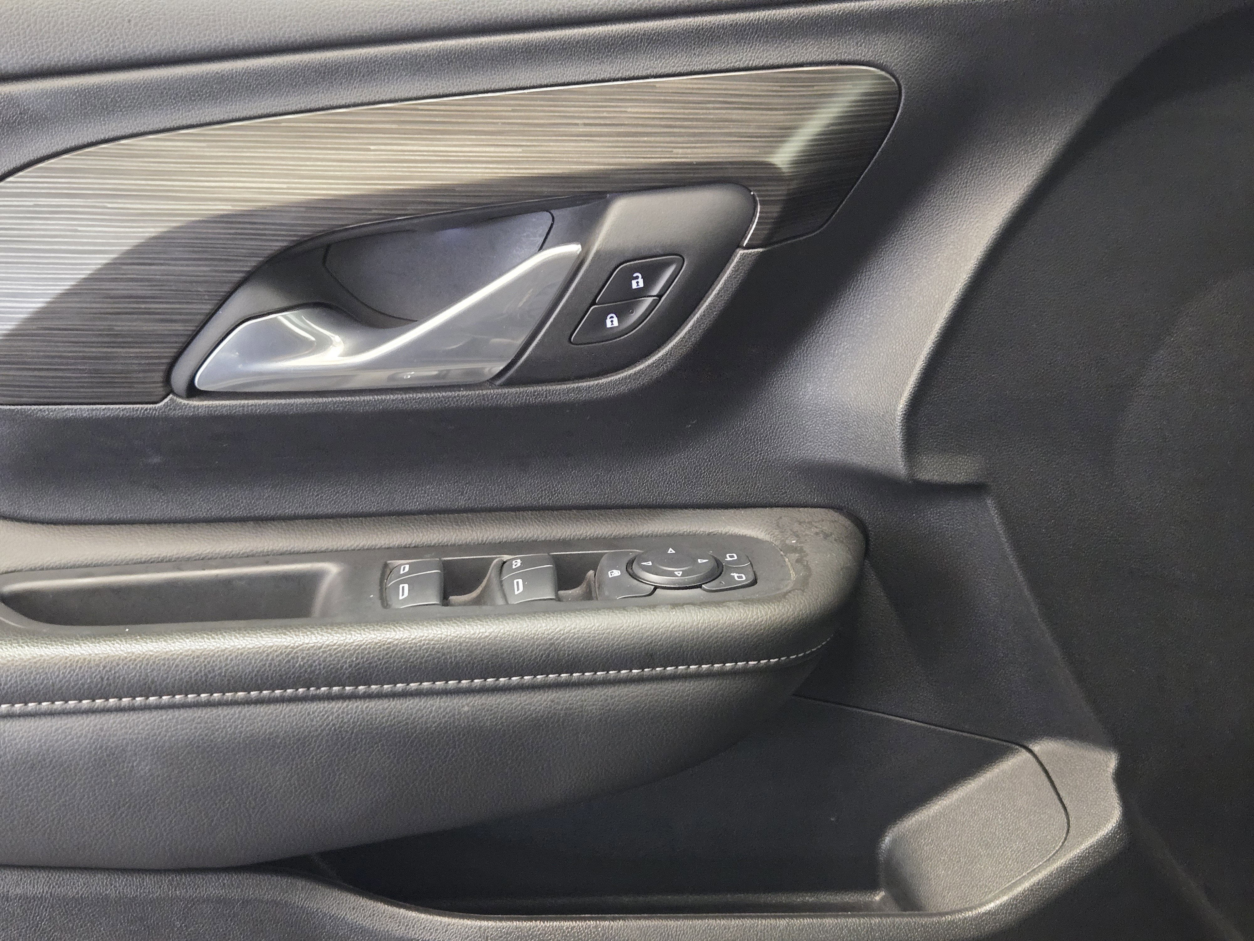 Used 2024 GMC Terrain SLE FWD image 24