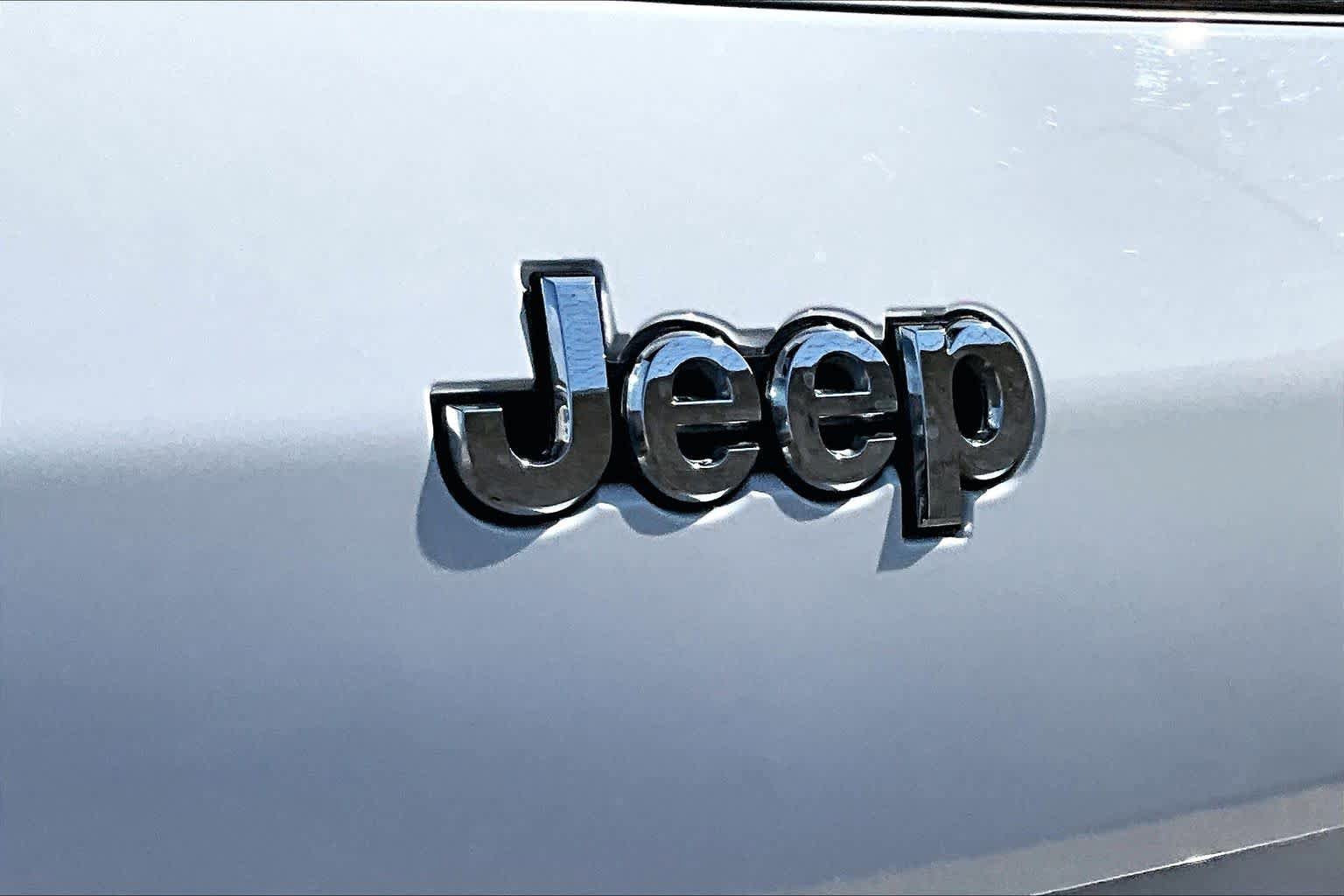 Used 2023 Jeep Grand Cherokee L Limited w/ Luxury Tech Group II RWD image 31