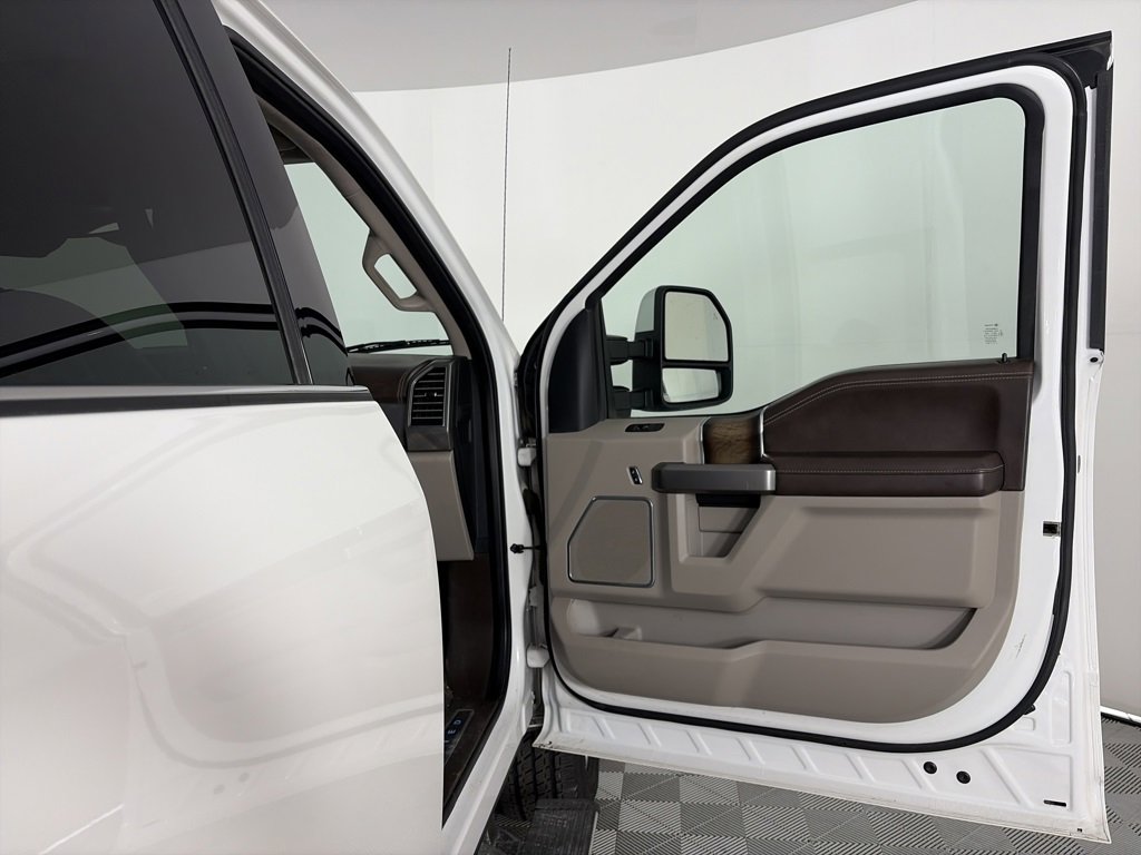 Certified 2019 Ford F250 Limited w/ FX4 Off-Road Package image 31
