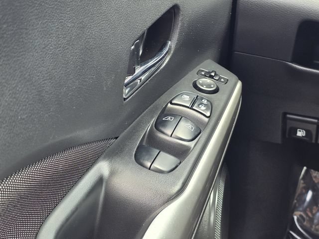 Used 2018 Nissan Kicks SV FWD image 15