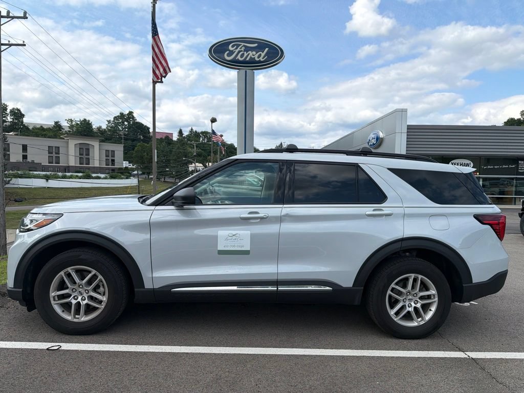 Certified 2025 Ford Explorer Active AWD/4WD image 2