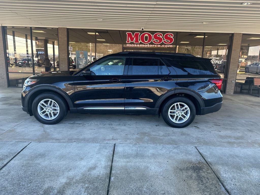 Certified 2025 Ford Explorer Active w/ Active Comfort Package image 2