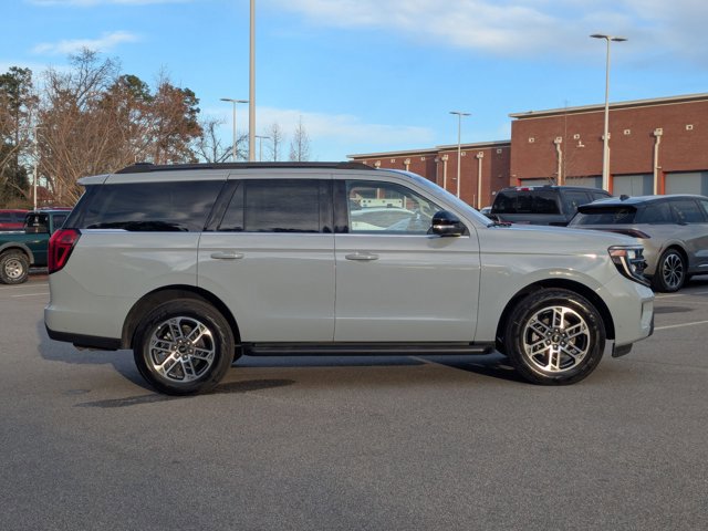 Certified 2025 Ford Expedition Active image 6