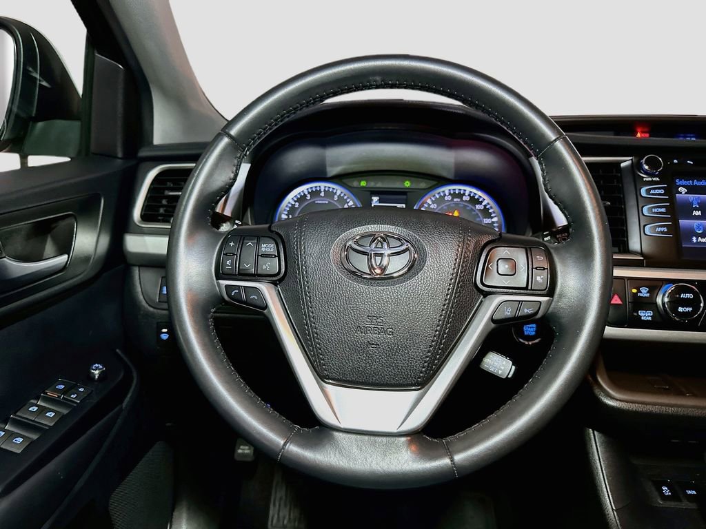 Used 2019 Toyota Highlander XLE image 29