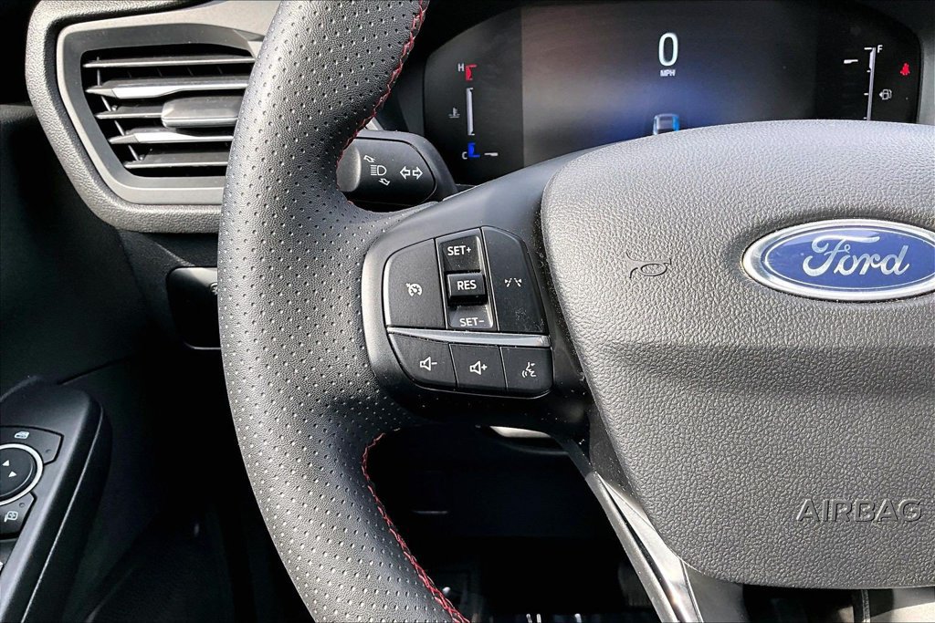 Certified 2025 Ford Escape ST-Line AWD/4WD image 17