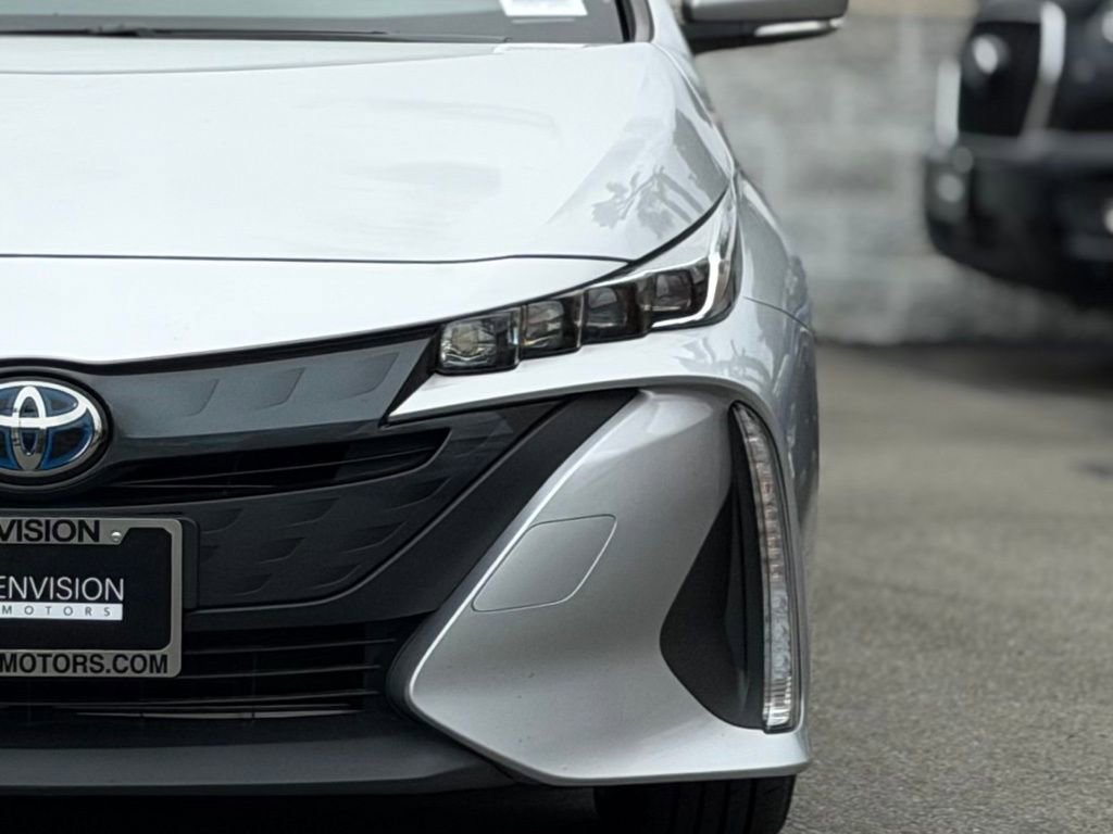 Used 2022 Toyota Prius Prime XLE image 4