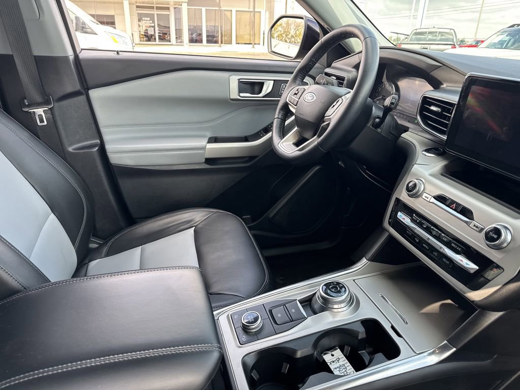 Certified 2022 Ford Explorer XLT w/ Equipment Group 202A image 24