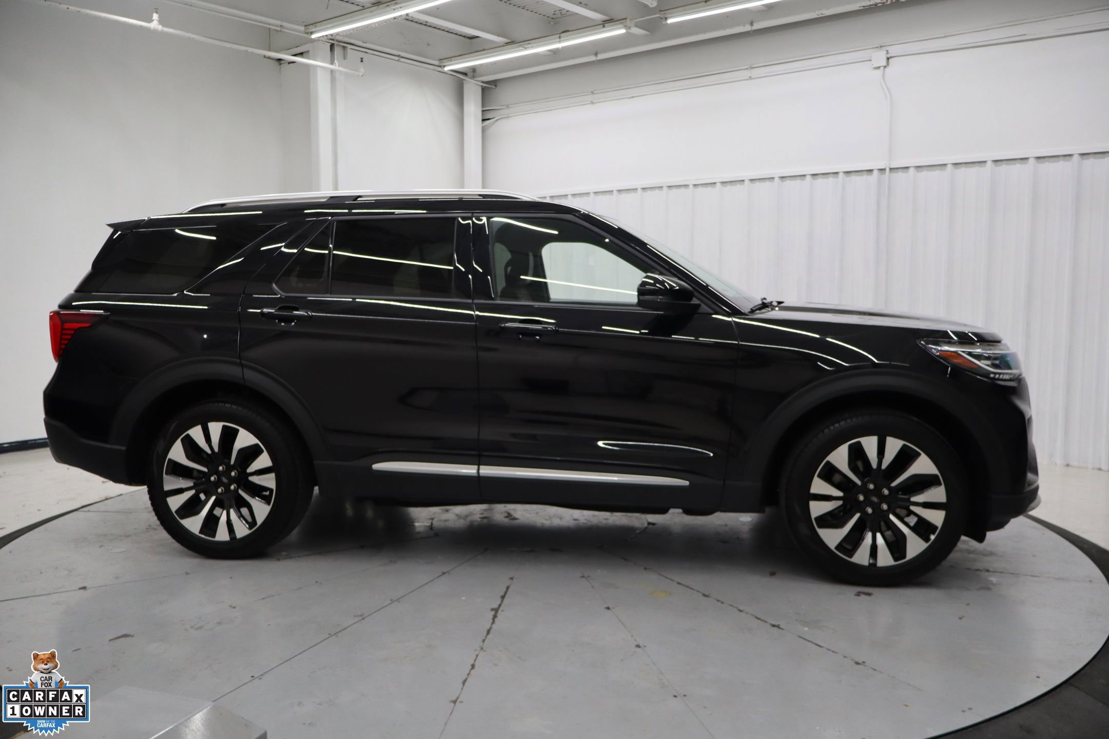 Certified 2025 Ford Explorer Platinum w/ LUX Leather Package image 6