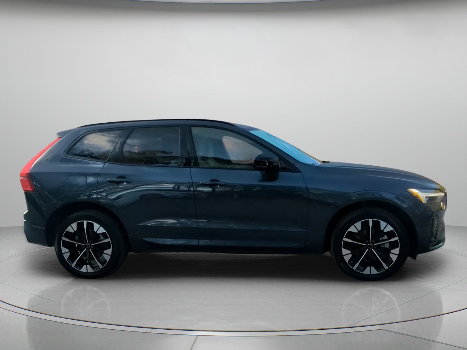 Used 2026 Volvo XC60 B5 Plus AWD/4WD image 33
