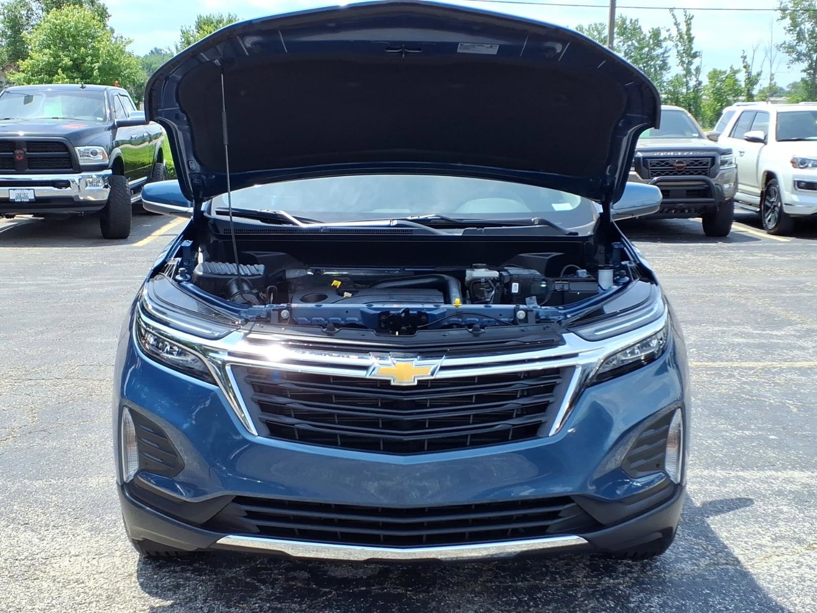Used 2024 Chevrolet Equinox LT w/ LPO, Floor Liner Package FWD image 33