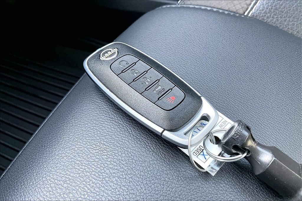 Used 2024 Nissan Pathfinder SL FWD image 13