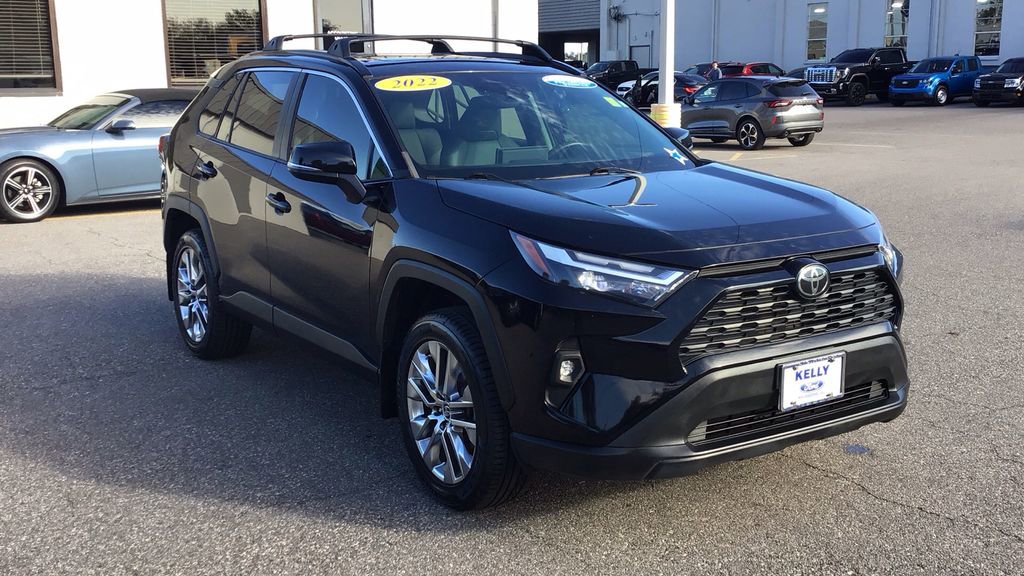 Used 2022 Toyota RAV4 XLE Premium image 3