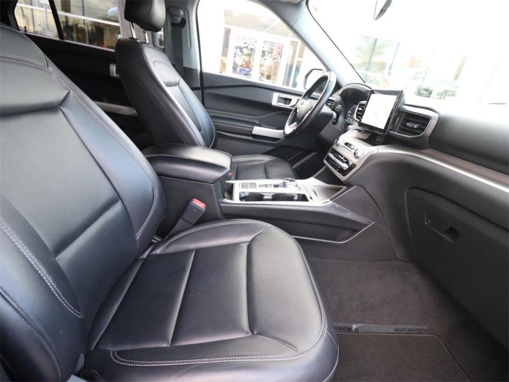 Certified 2022 Ford Explorer XLT w/ Equipment Group 202A image 22