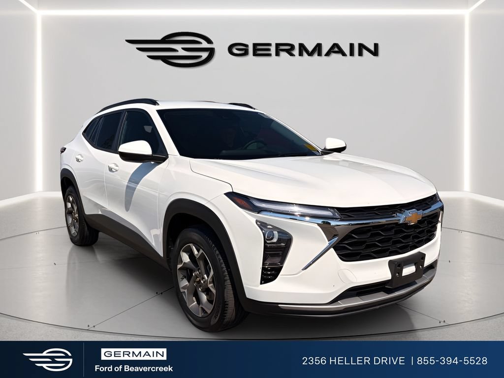 Used 2025 Chevrolet Trax LT w/ LT Convenience Package FWD image 2