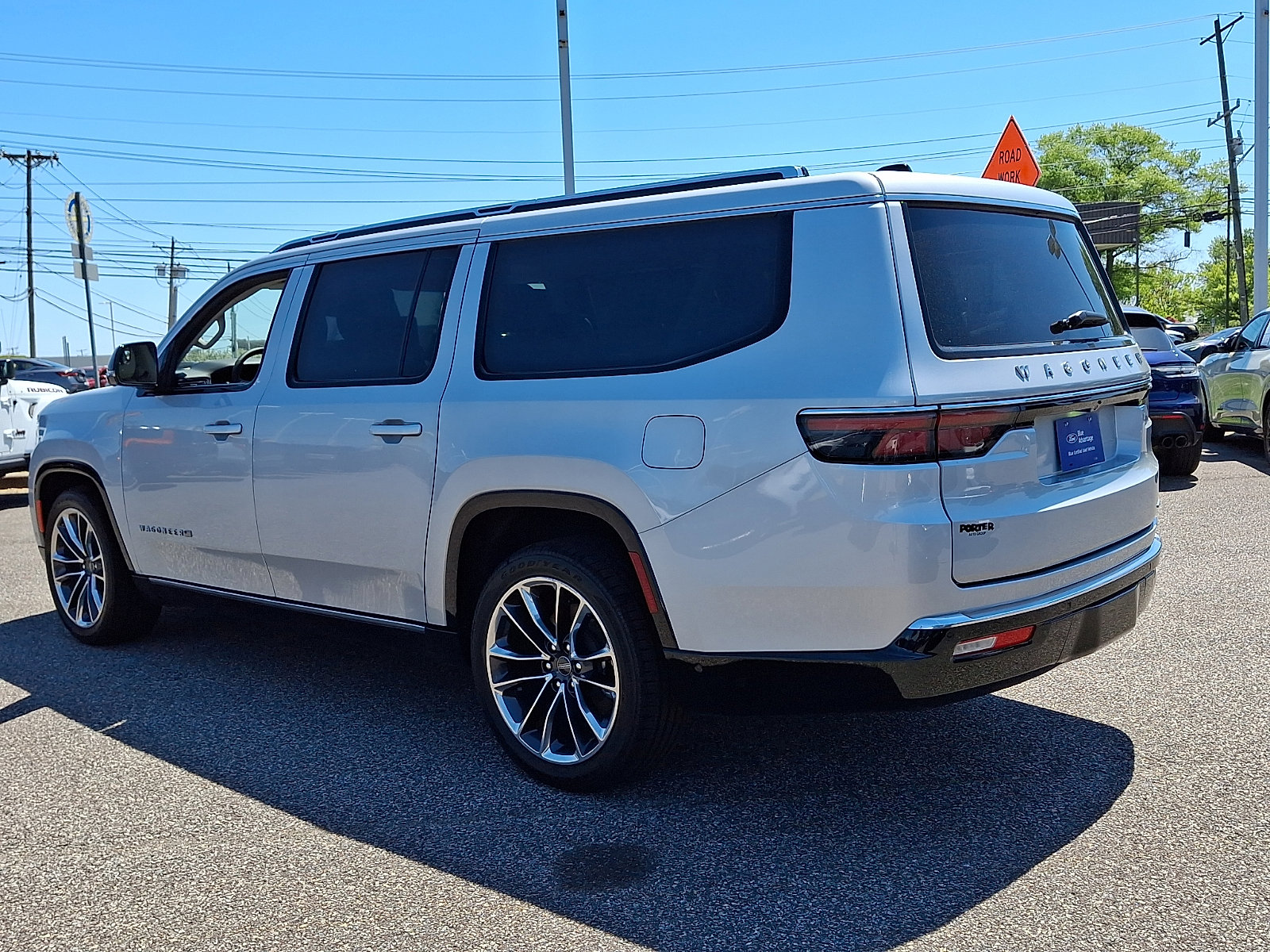 Used 2024 Jeep Wagoneer L Series III w/ Premium Group I AWD/4WD image 7