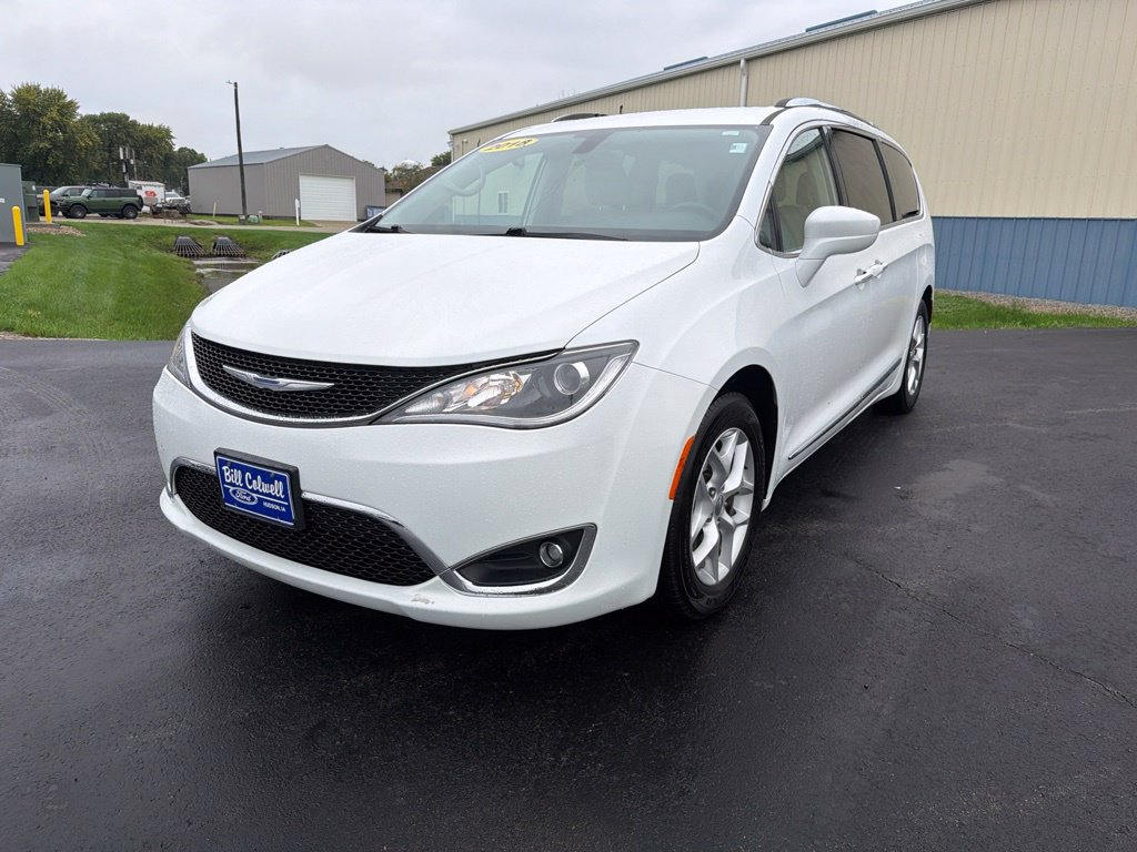Used 2018 Chrysler Pacifica Touring-L w/ Tire & Wheel Group FWD image 8