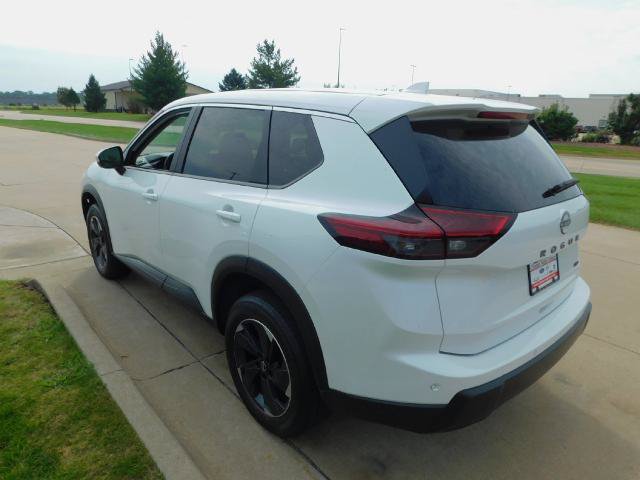 Used 2026 Nissan Rogue SV AWD/4WD image 12