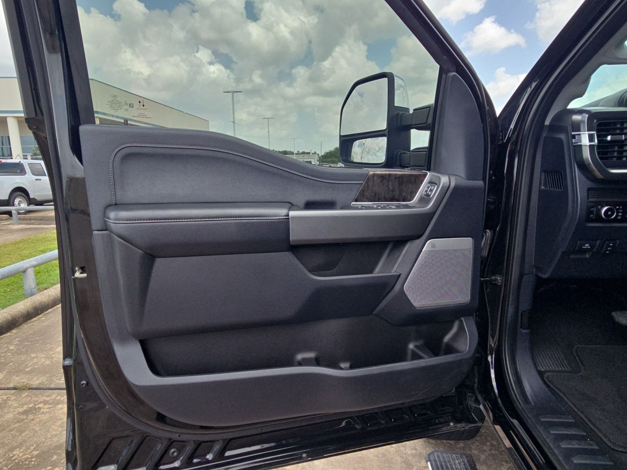 Certified 2025 Ford F350 Lariat w/ Lariat Ultimate Package AWD/4WD image 14
