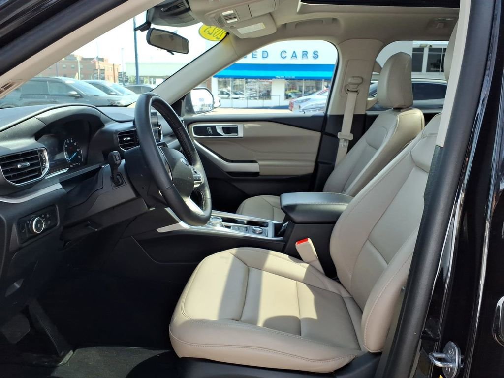 Certified 2023 Ford Explorer XLT w/ Equipment Group 202A AWD/4WD image 15