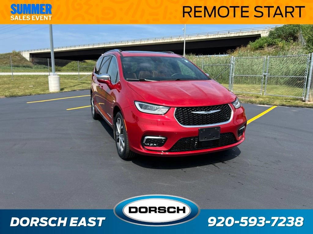 Used 2024 Chrysler Pacifica Pinnacle w/ Trailer Tow Group AWD/4WD image 4