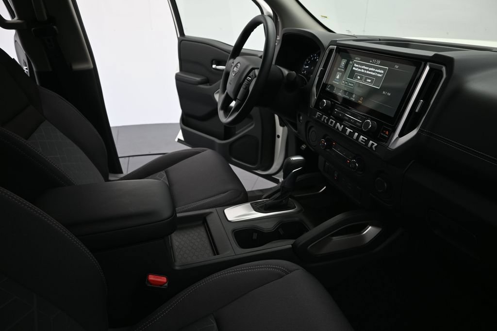 Used 2025 Nissan Frontier SV RWD image 15