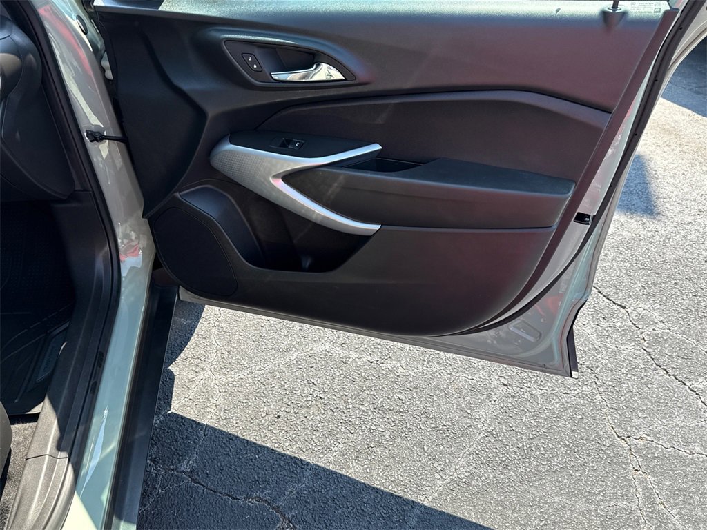 Used 2024 Chevrolet Trax RS w/ Driver Confidence Package image 14