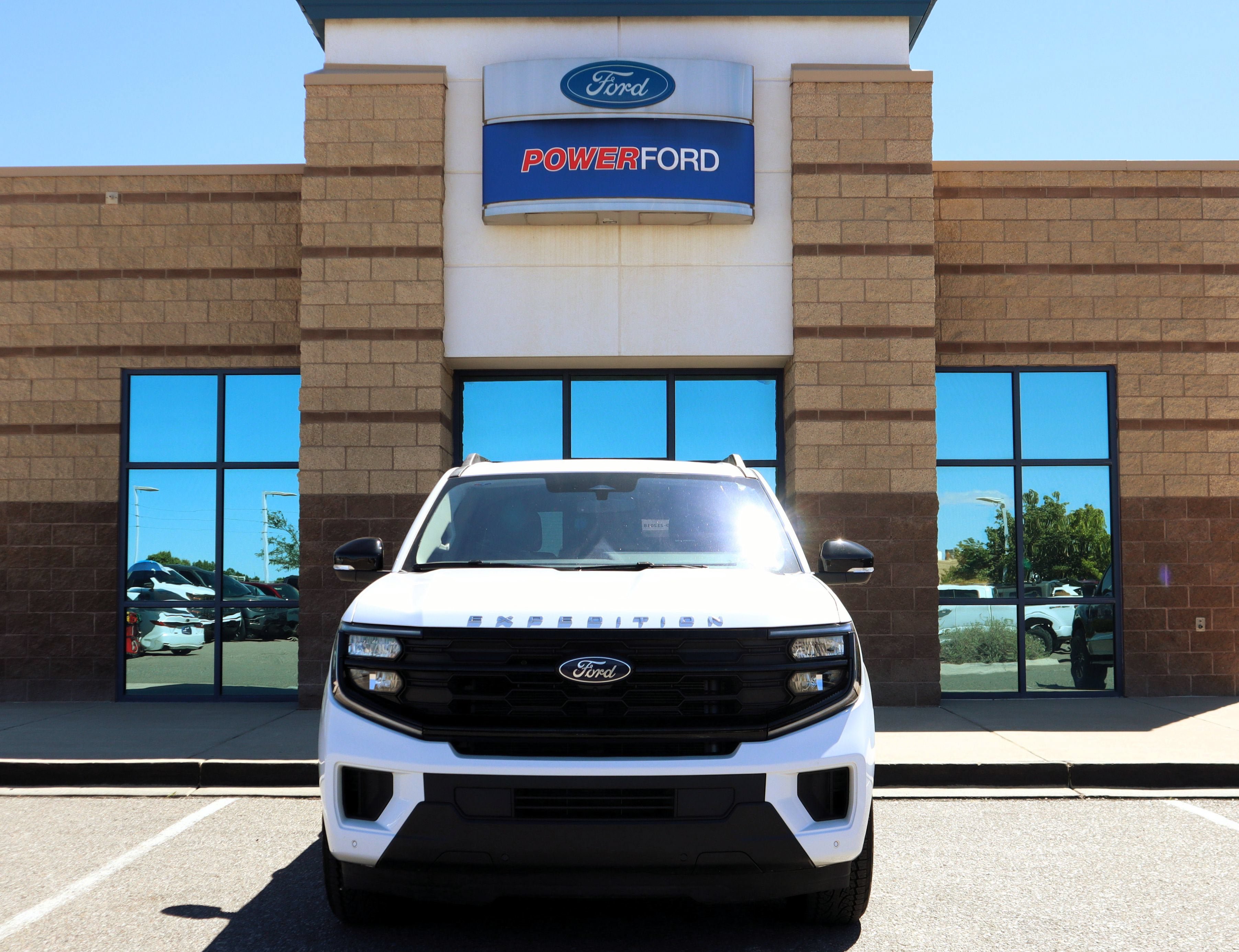 Certified 2025 Ford Expedition Active AWD/4WD image 3