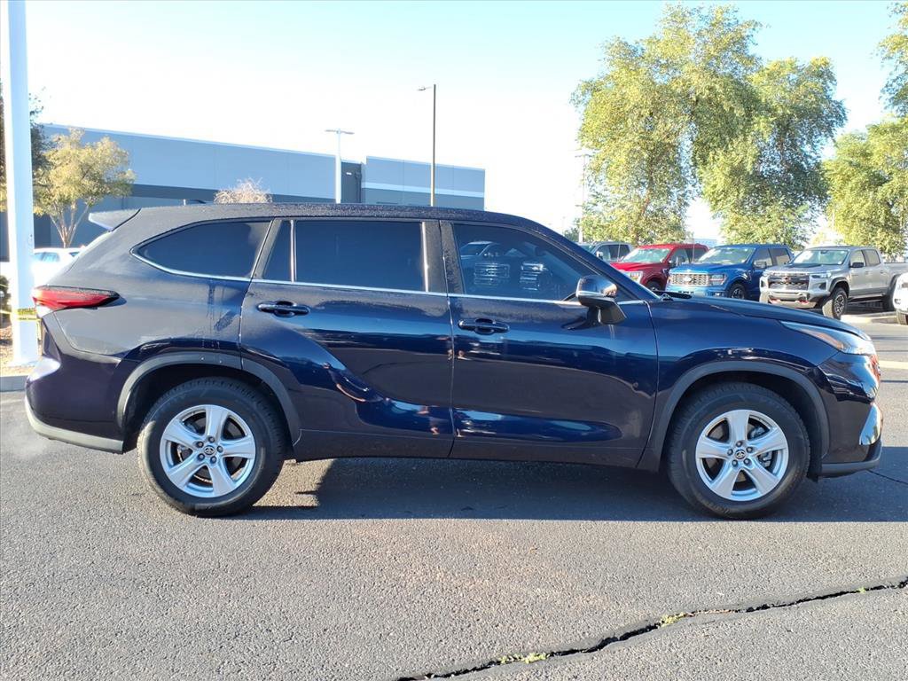 Used 2022 Toyota Highlander L image 6